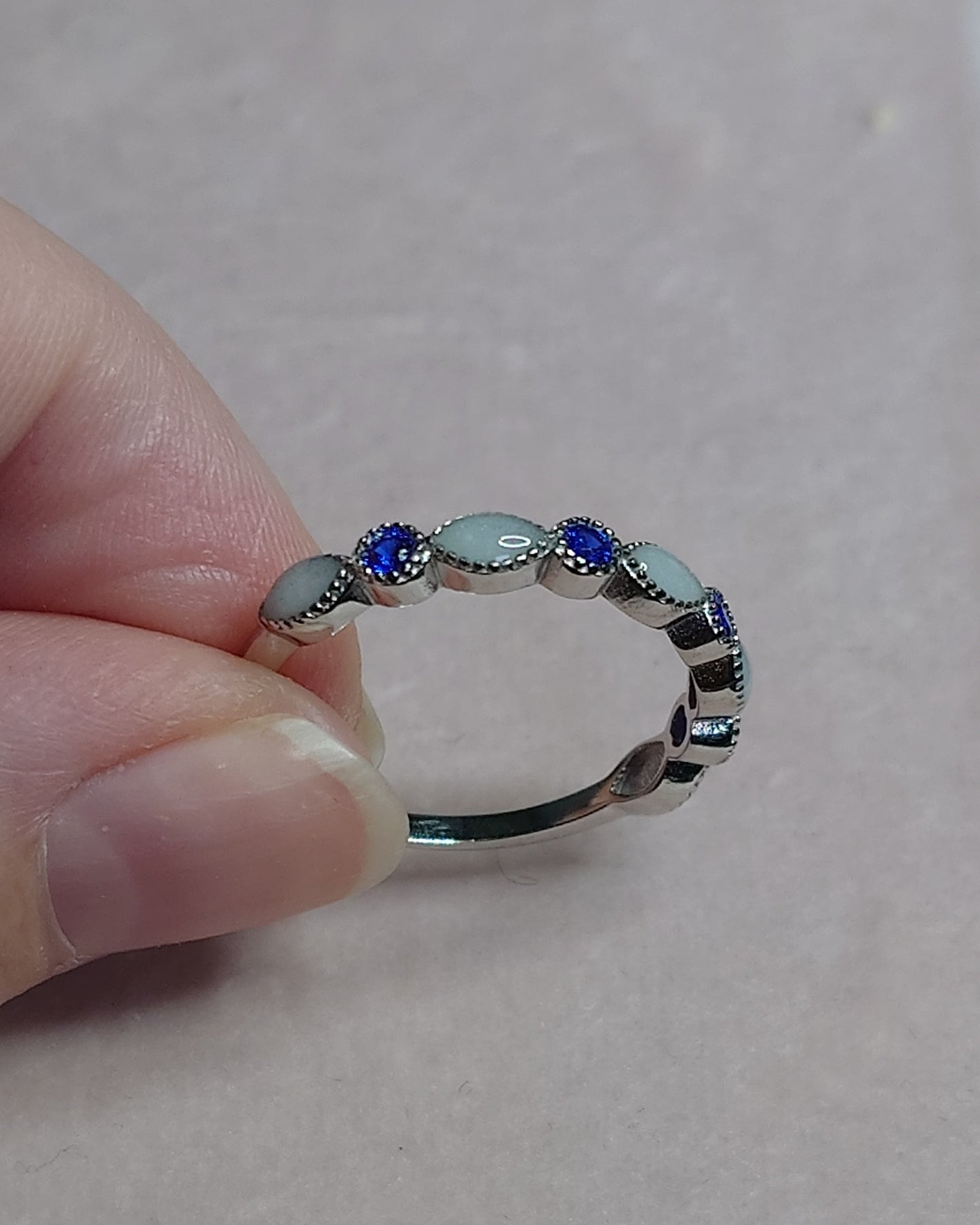 Olivia med 4 fødselssteiner