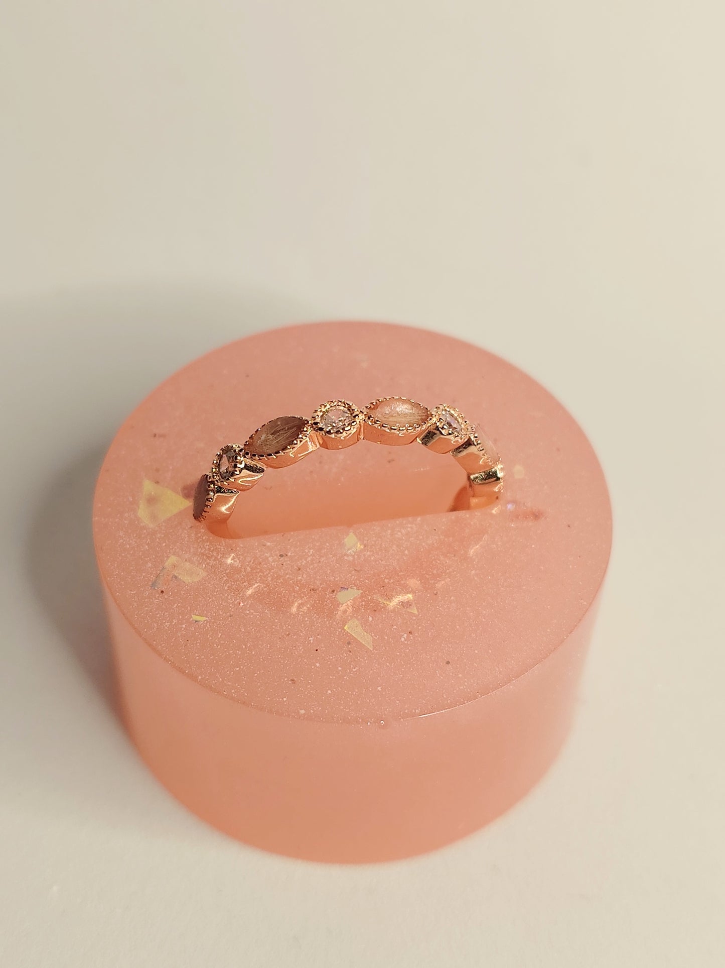 Olivia med 4 fødselssteiner