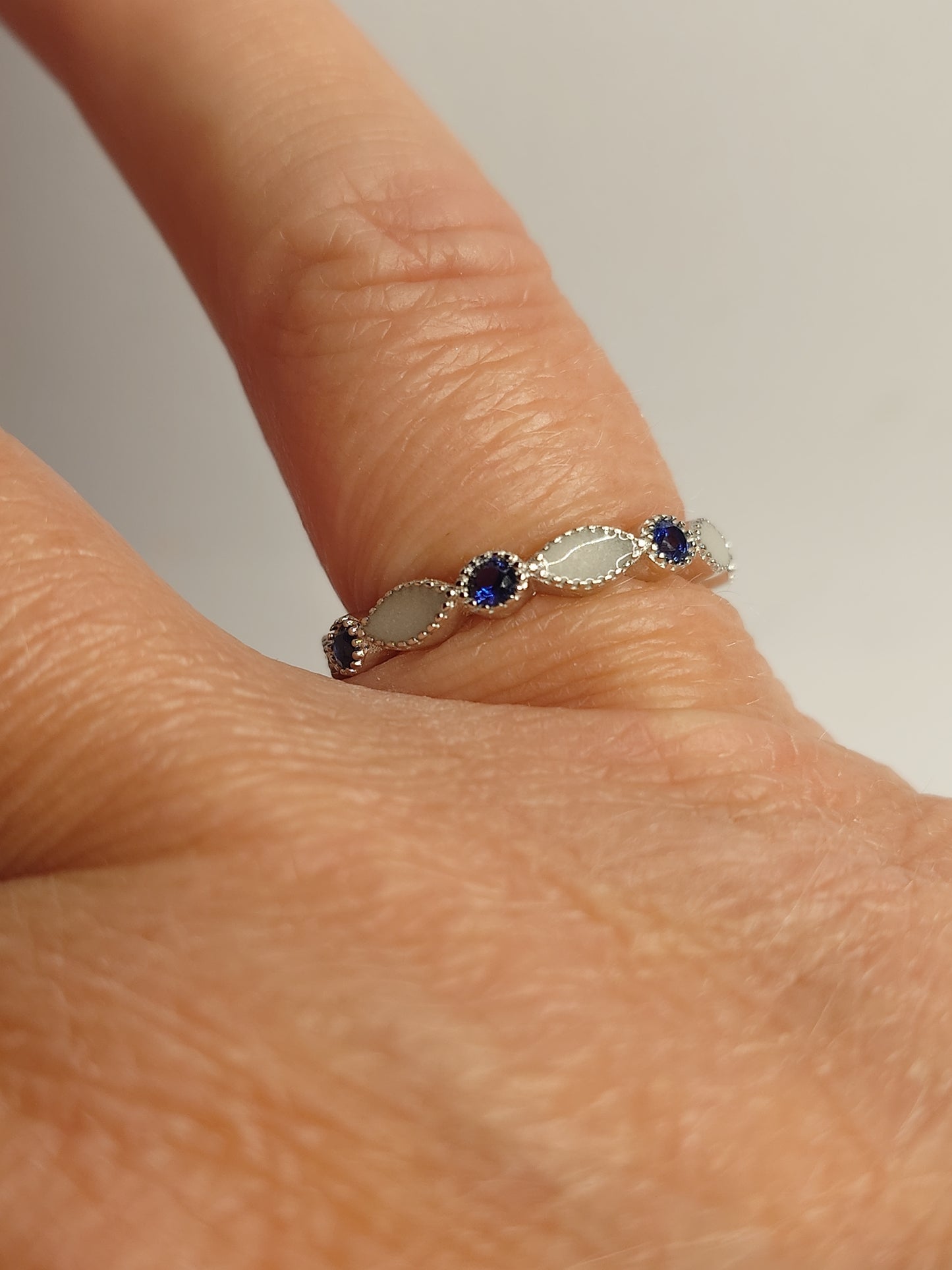 Olivia med 4 fødselssteiner