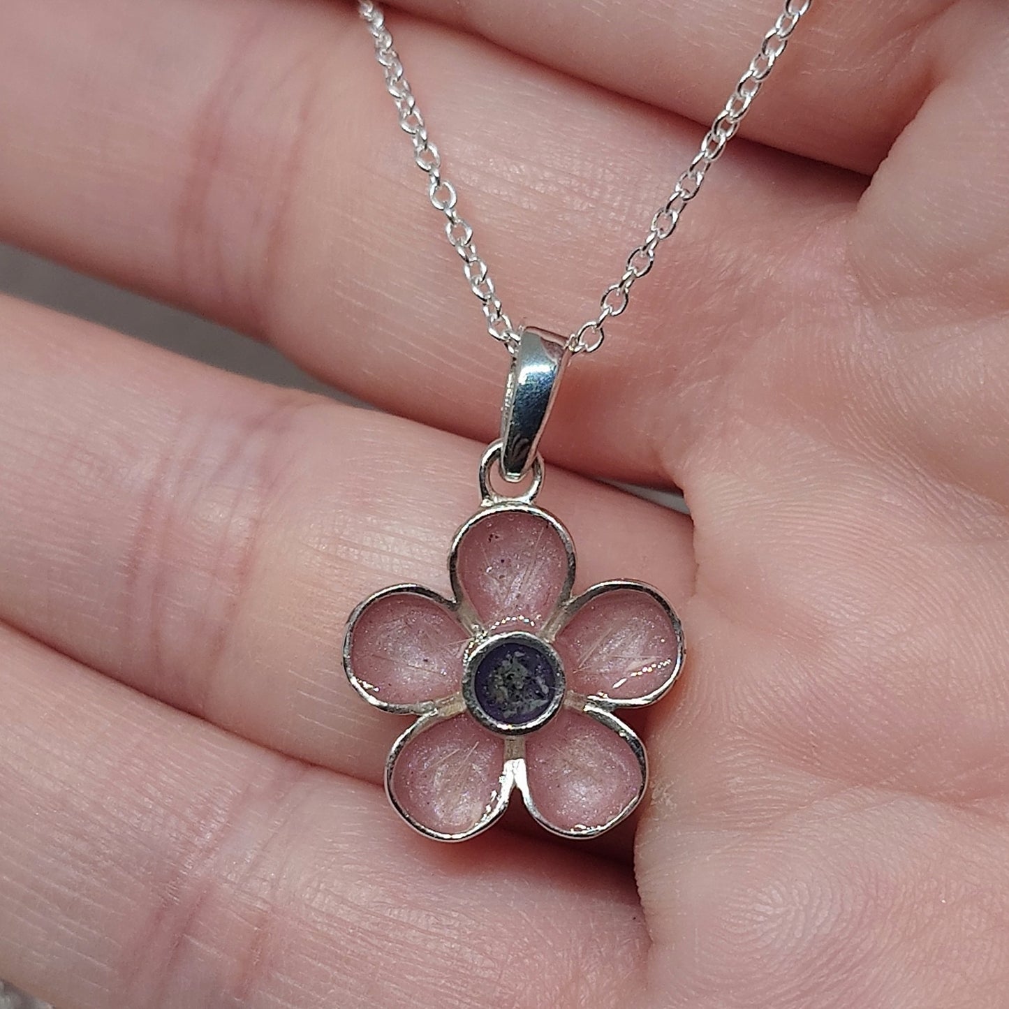 Forglemmegei minnesmykke